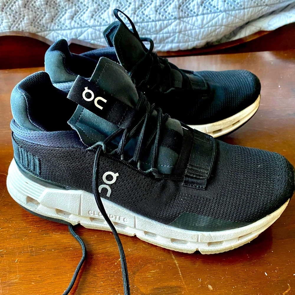 On Running CloudNova Swiss running shoes in Black / White sz 7